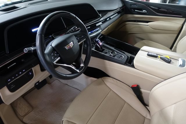 Used 2023 Cadillac Escalade Premium Luxury AWD/4WD image 10