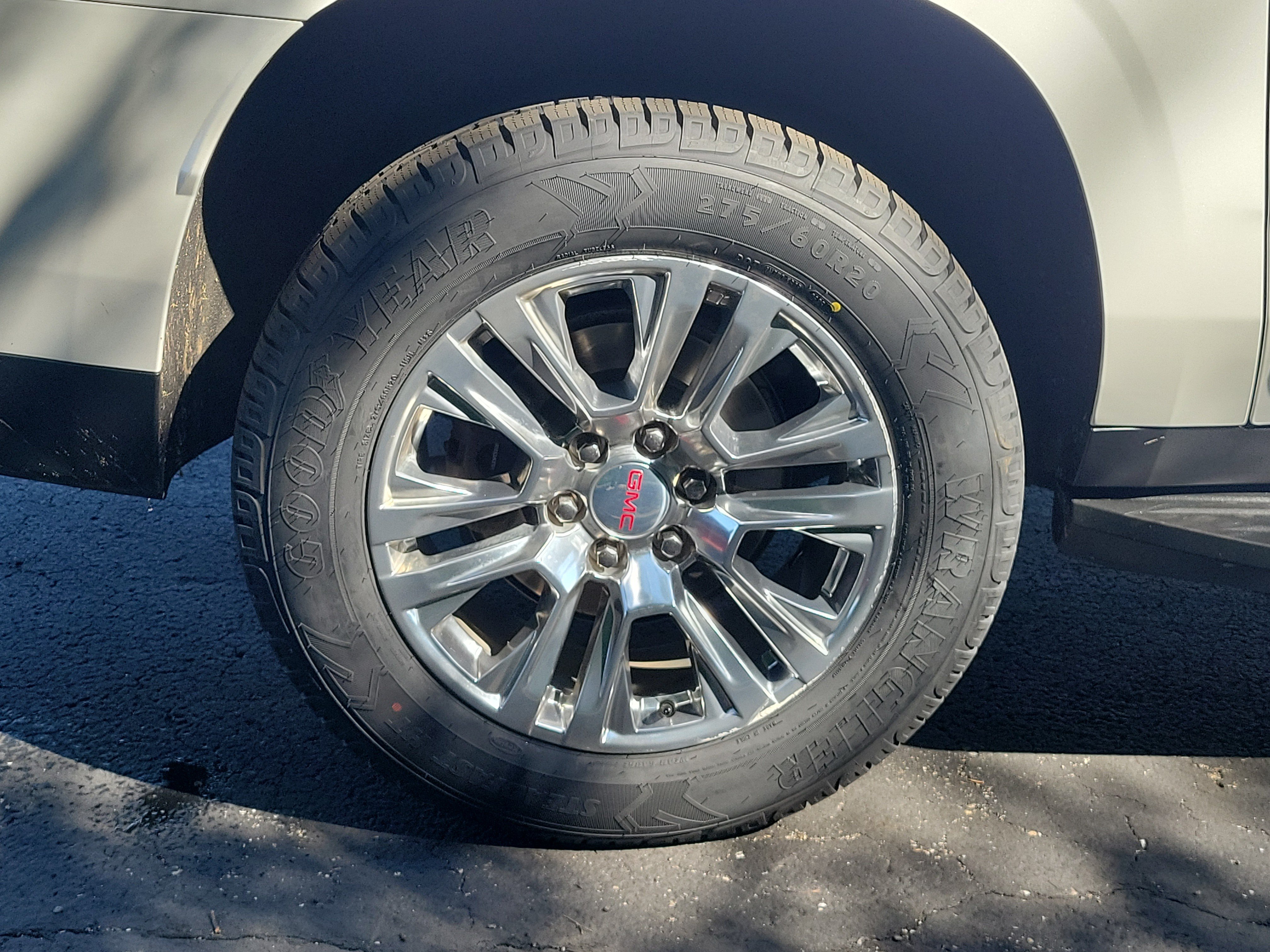 Used 2022 GMC Yukon XL Denali AWD/4WD image 5