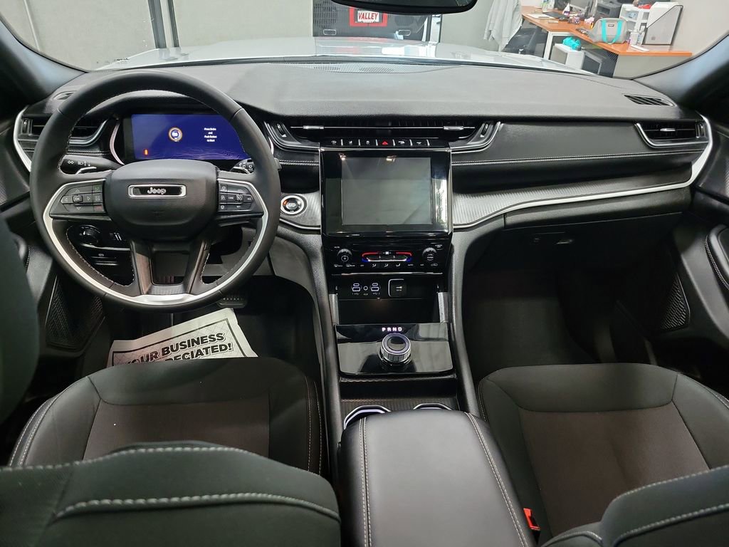 Used 2024 Jeep Grand Cherokee L Laredo AWD/4WD image 4
