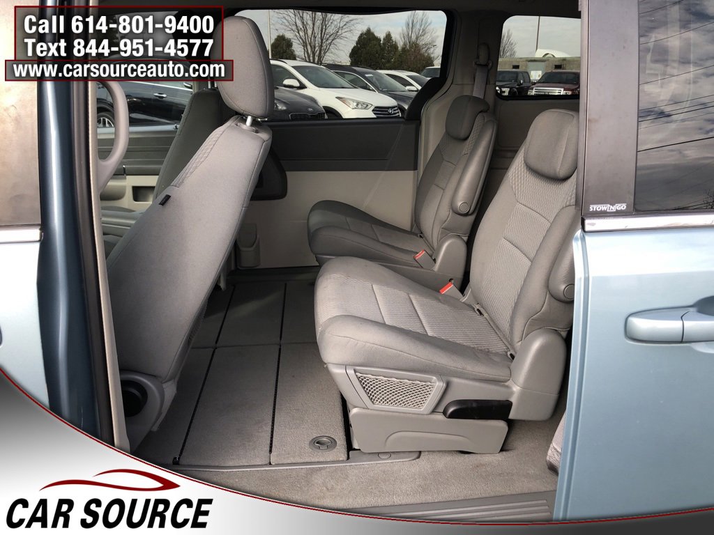 Used 2009 Chrysler Town & Country LX image 20