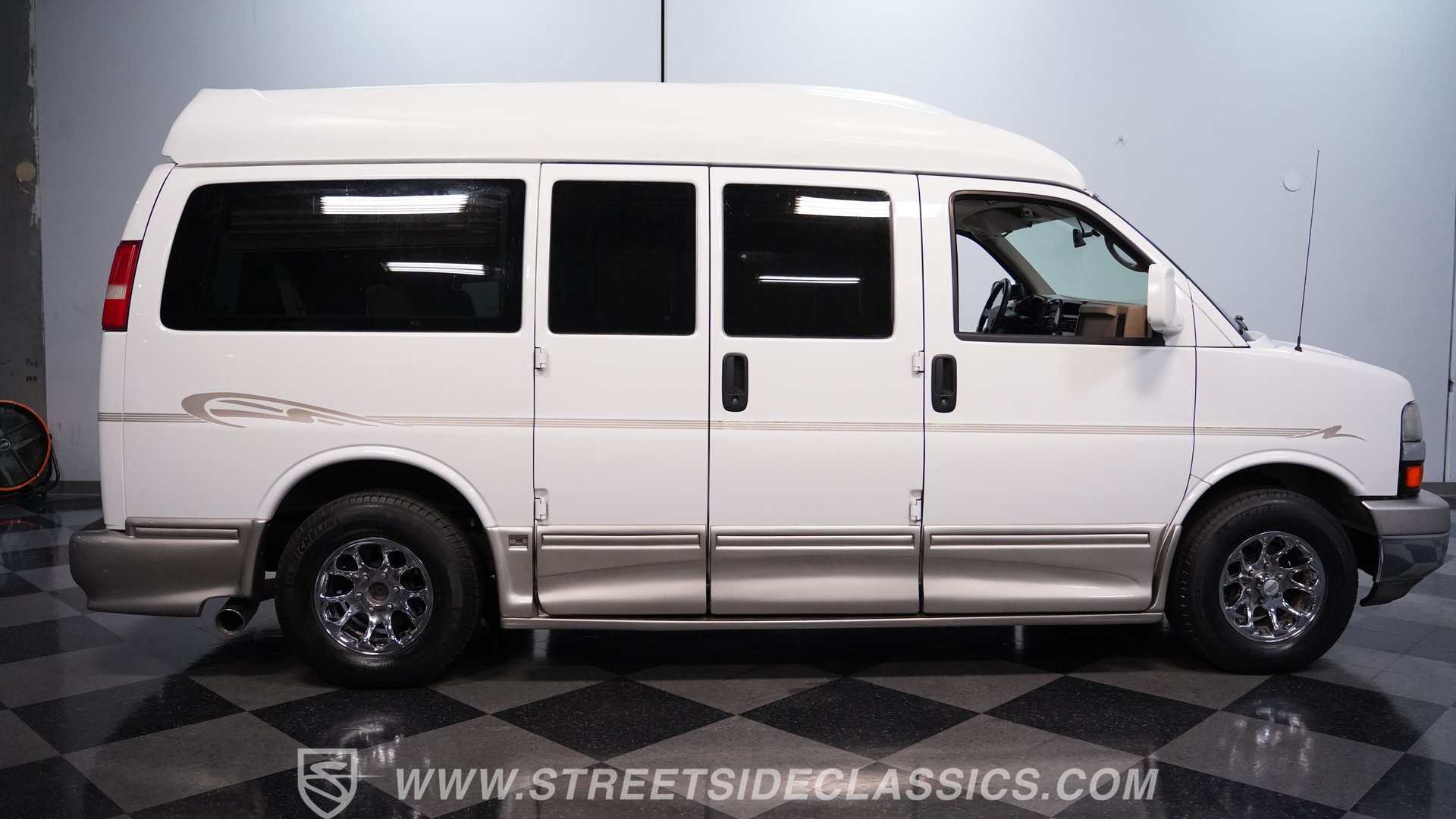 Used 2007 Chevrolet Express 1500 w/ Preferred Equipment Group RWD image 13