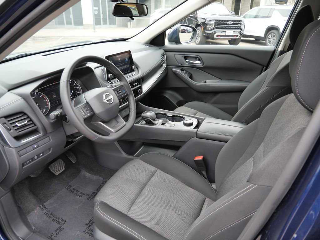 Used 2025 Nissan Rogue SV AWD/4WD image 29