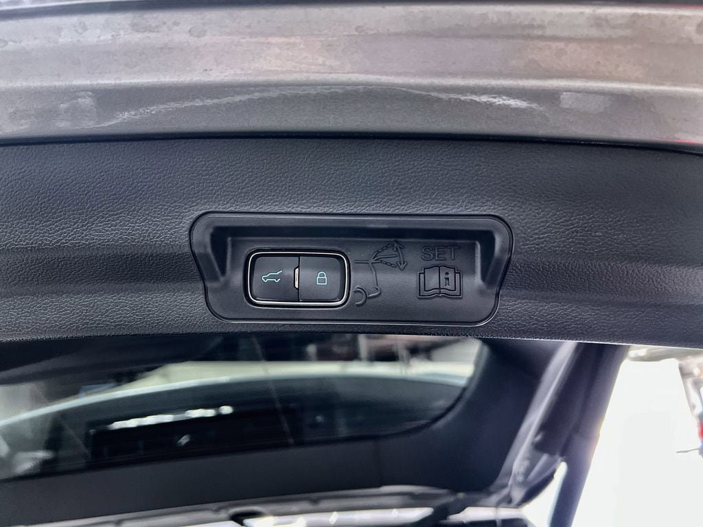 Used 2023 Ford Explorer XLT RWD image 28