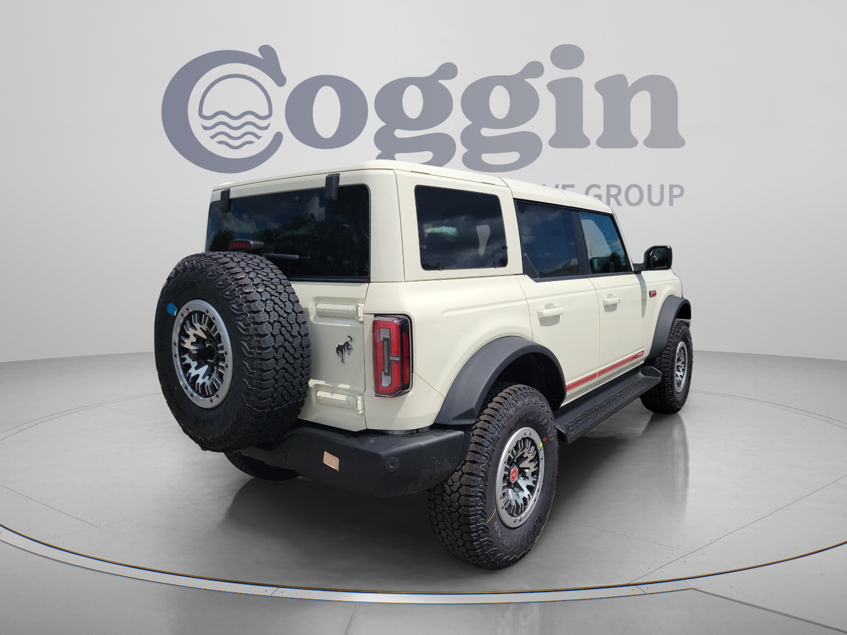 New 2026 Ford Bronco Outer Banks w/ Sasquatch Package AWD/4WD image 3