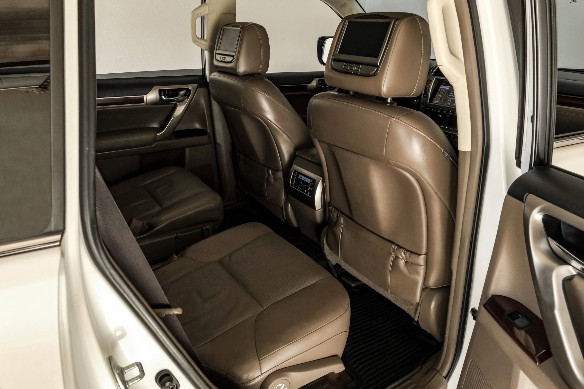 Used 2017 Lexus GX 460 image 39