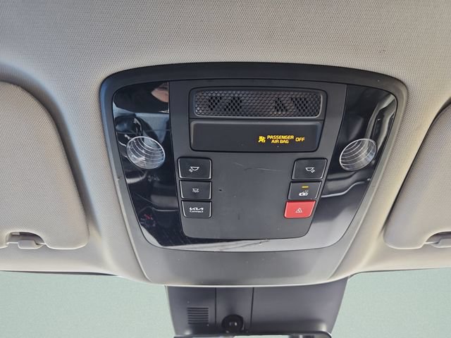 Used 2023 Kia Carnival EX FWD image 21