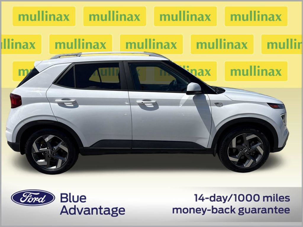 Used 2020 Hyundai Venue SEL w/ Convenience + Premium Package FWD image 2