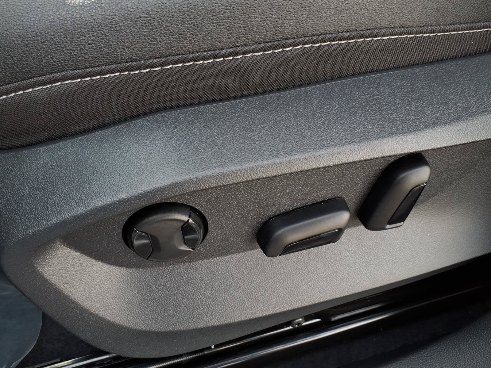 New 2026 Volkswagen Taos SE FWD image 10