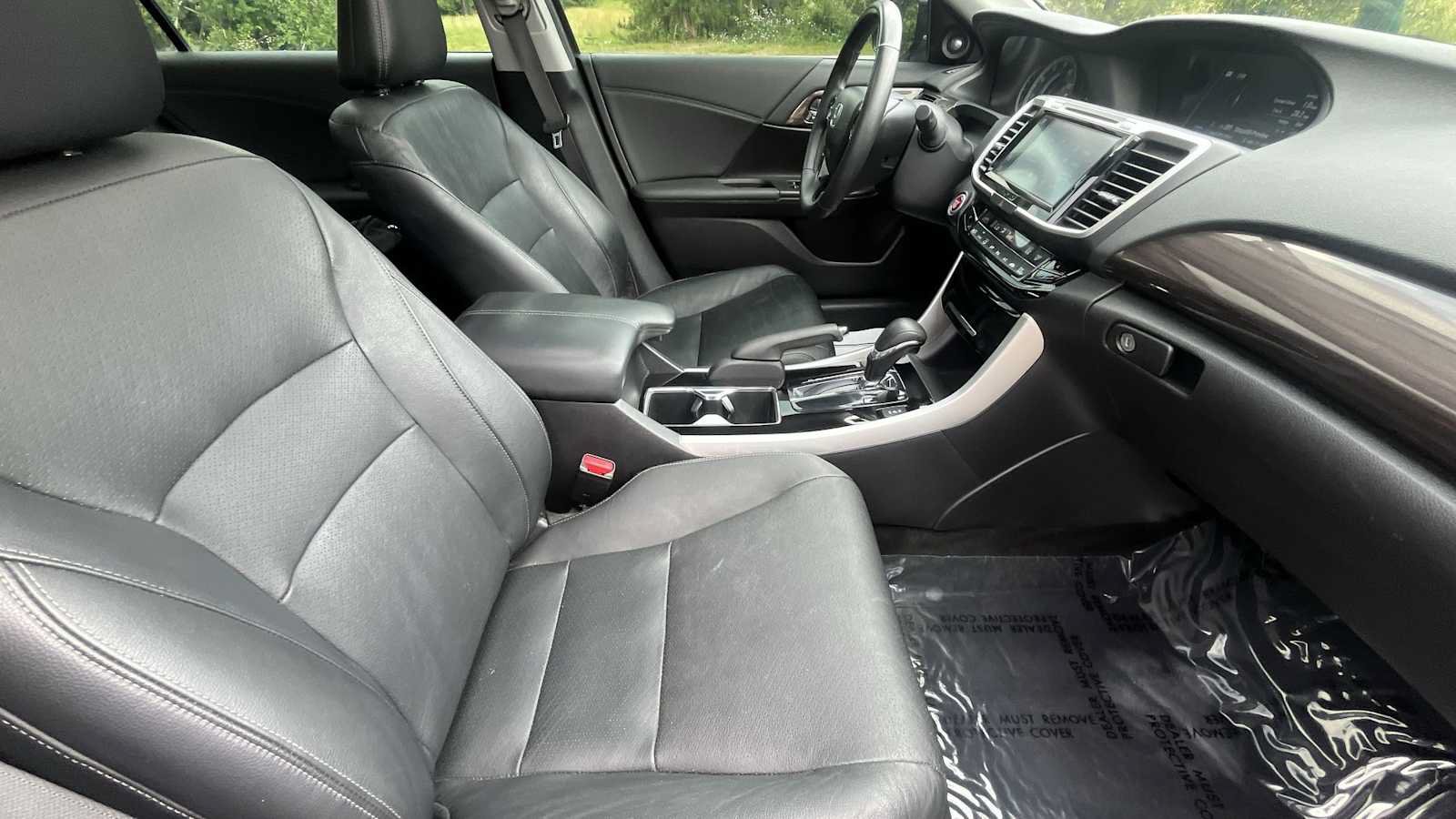 Used 2017 Honda Accord EX-L image 12