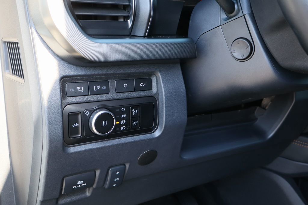 Used 2023 Ford F350 Platinum w/ FX4 Off-Road Package image 12