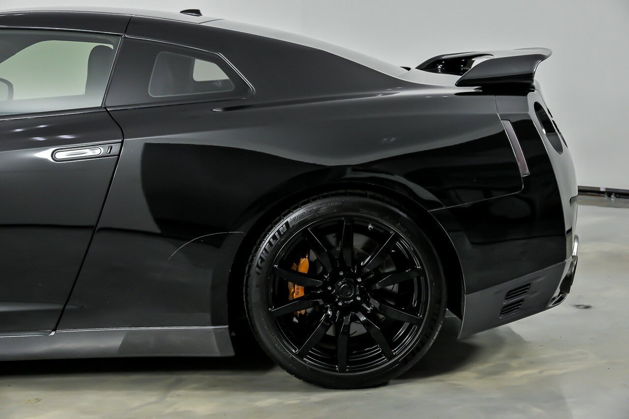 Used 2013 Nissan GT-R Premium AWD/4WD image 9