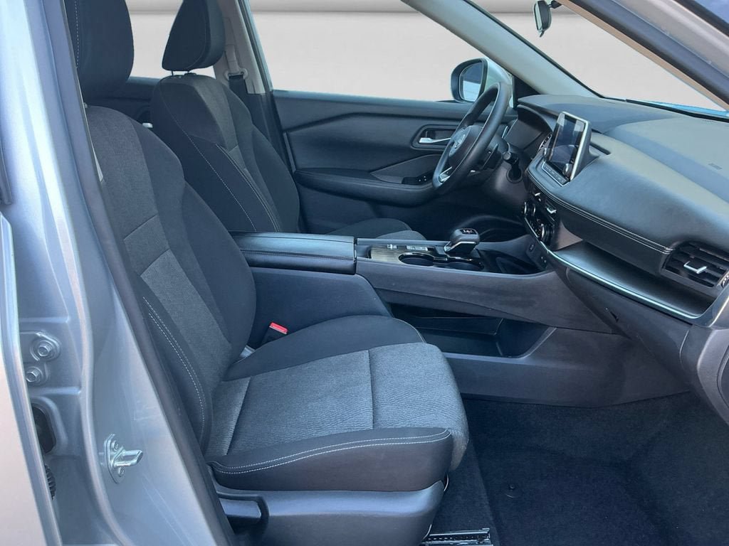 Used 2024 Nissan Rogue SV FWD image 15