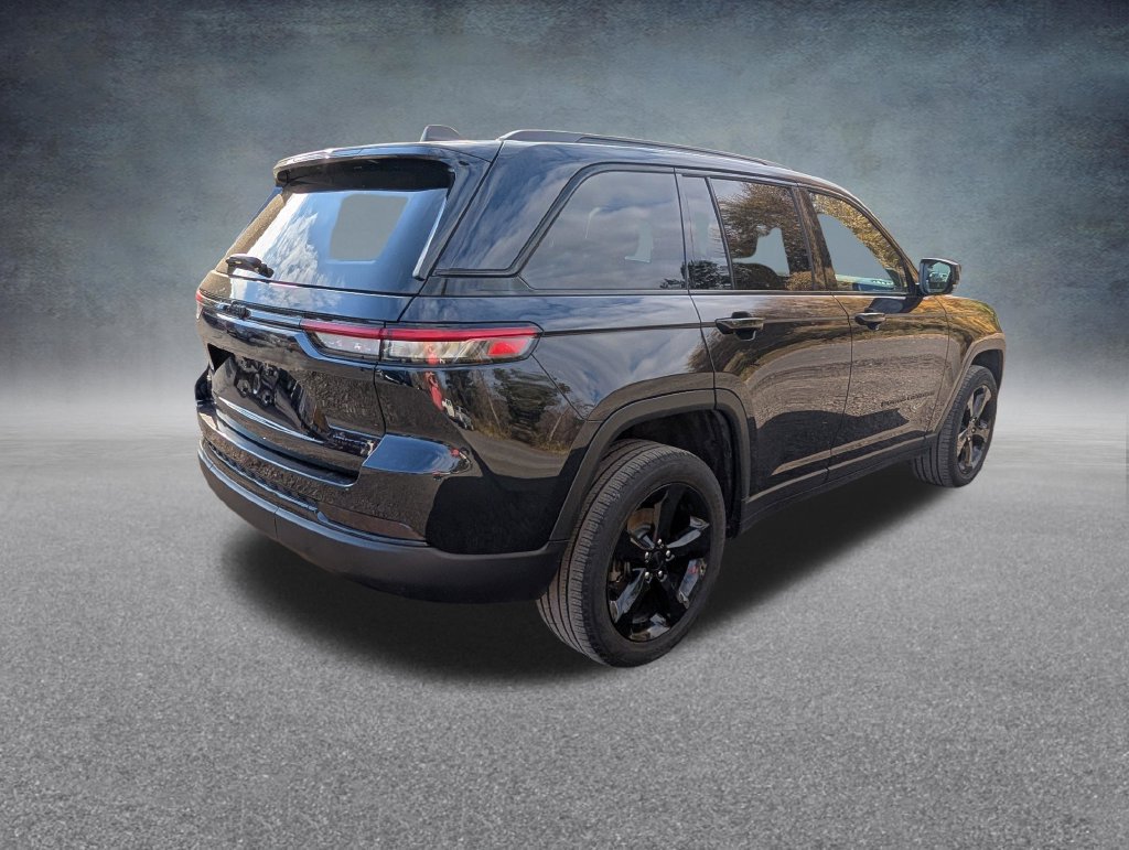 Used 2024 Jeep Grand Cherokee Limited w/ Black Appearance Package AWD/4WD image 8