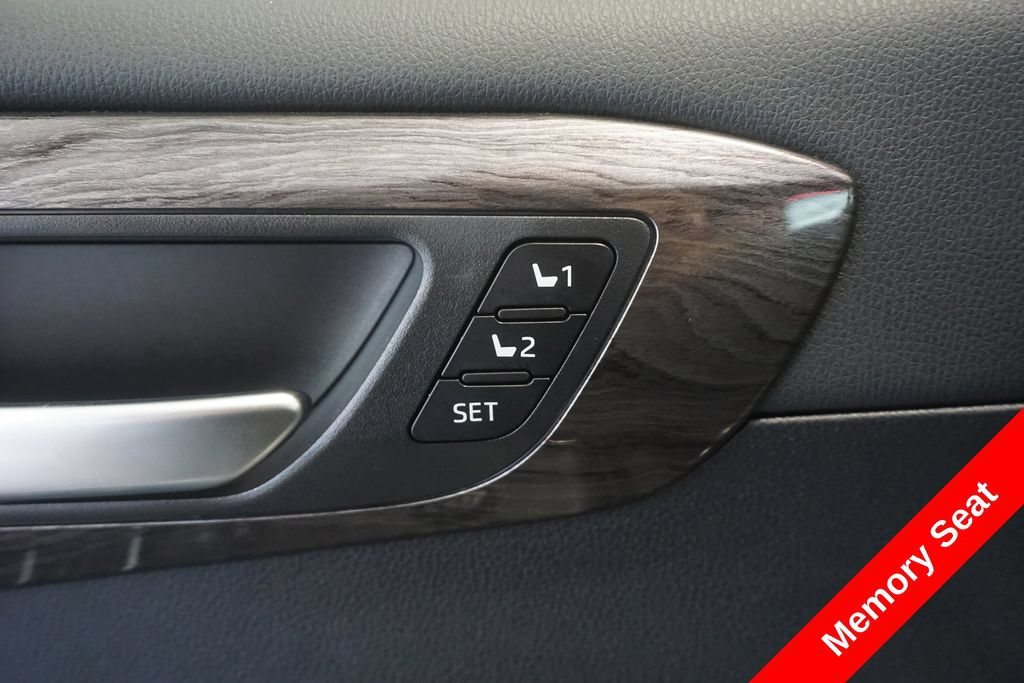 Used 2025 Toyota Highlander Limited AWD/4WD image 7