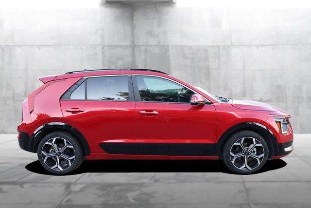 Used 2024 Kia Niro SX Touring FWD image 5