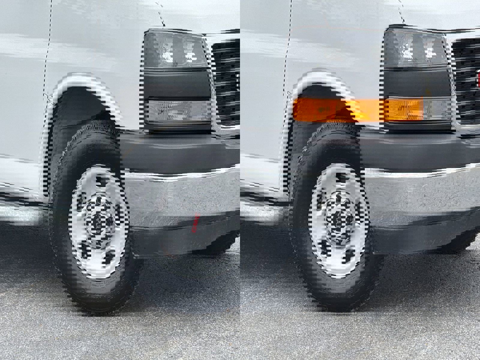 Used 2024 GMC Savana 2500 w/ Driver Convenience Package image 13