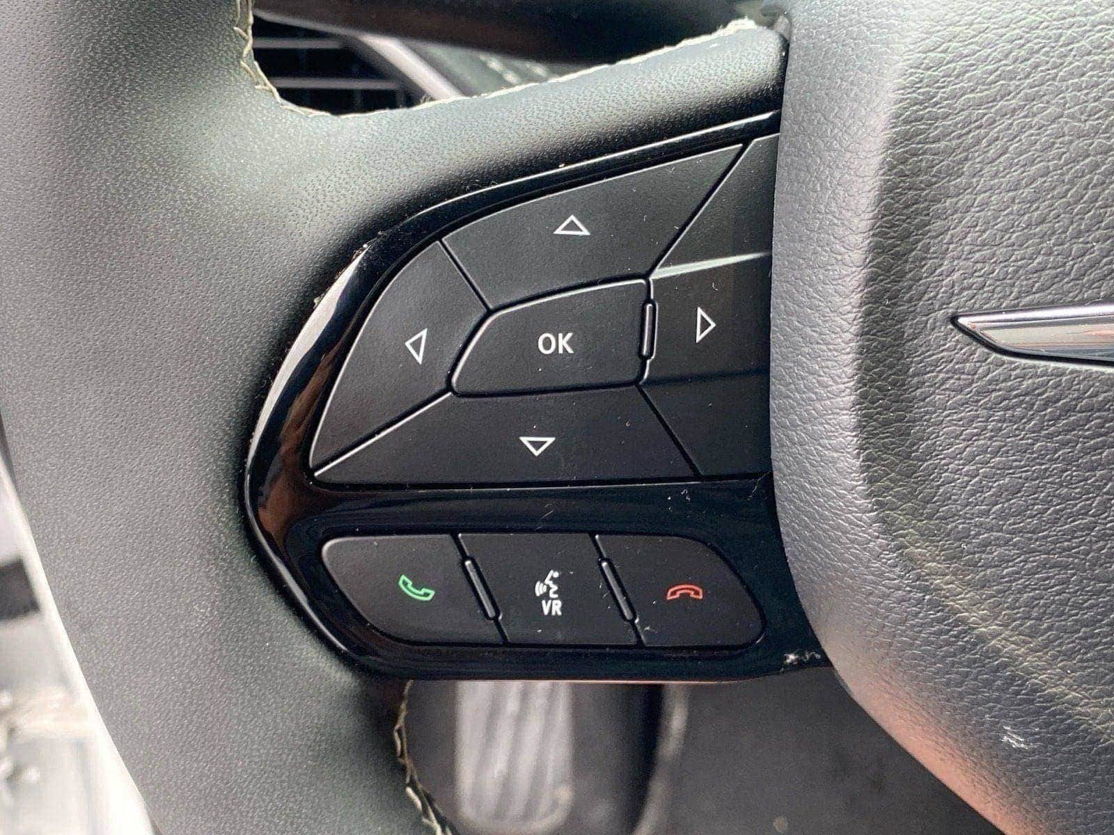 Used 2024 Chrysler Pacifica Premium FWD image 19