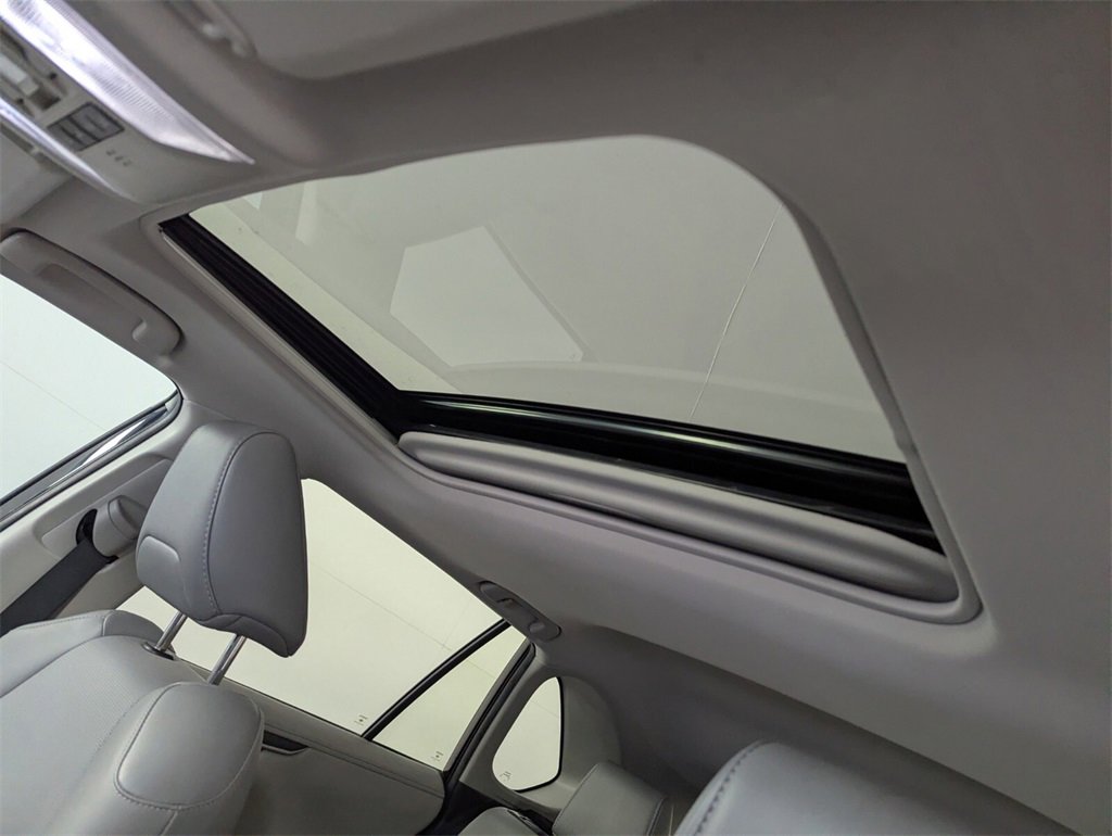 Used 2022 Toyota RAV4 Limited image 12