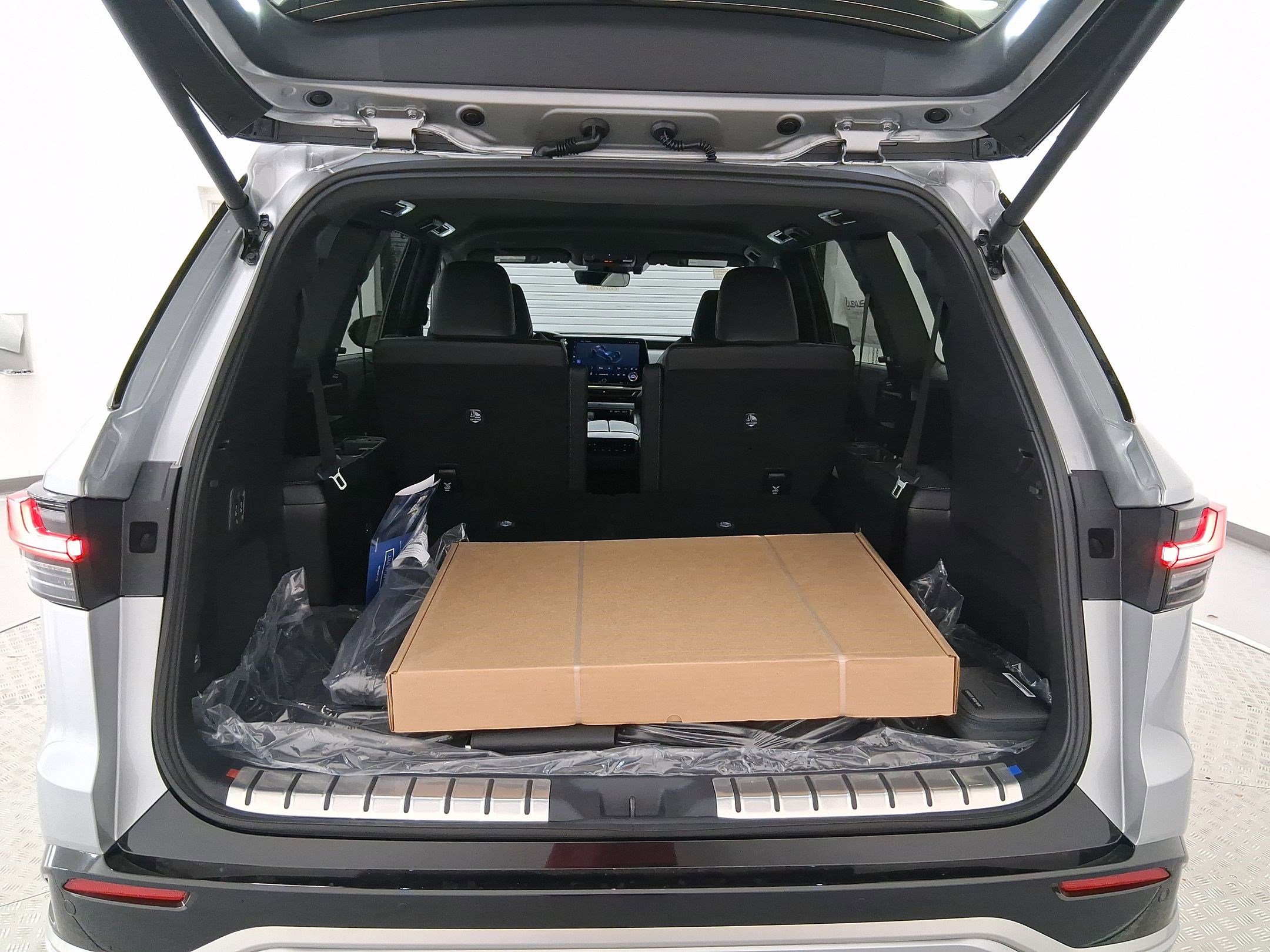 New 2026 Lexus TX 500h AWD image 25