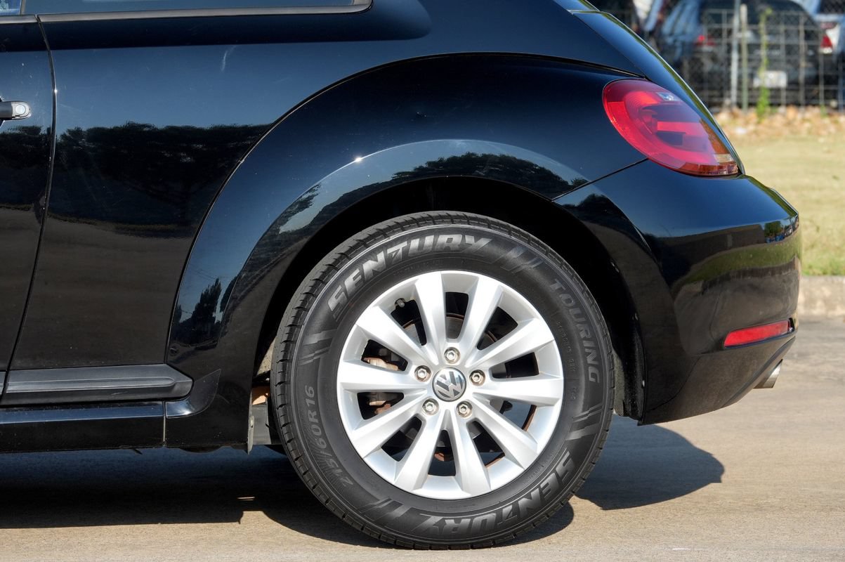 Used 2013 Volkswagen Beetle 2.5 FWD image 23