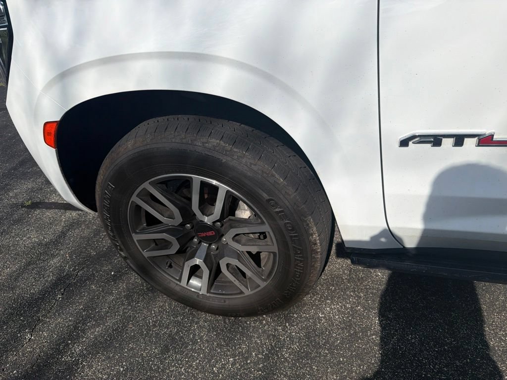 Used 2021 GMC Yukon XL AT4 w/ AT4 Premium Package AWD/4WD image 8