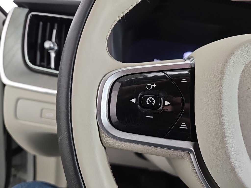 Certified 2023 Volvo XC60 B5 Plus w/ Climate Package image 26