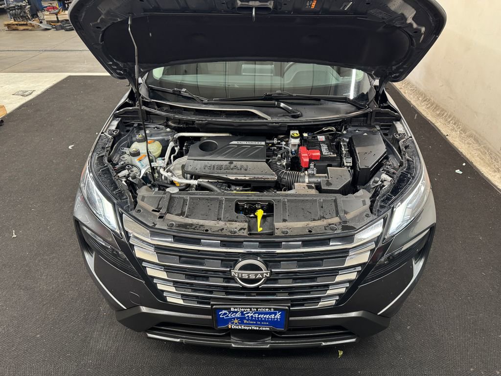 Used 2025 Nissan Rogue SV image 11