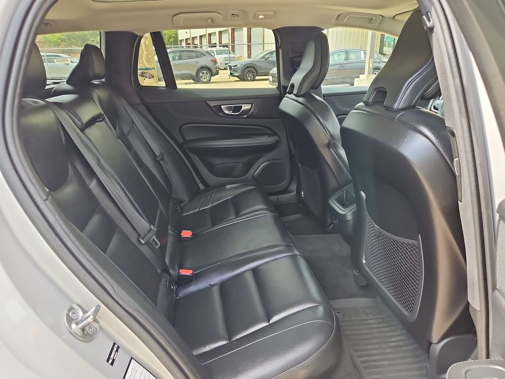 Used 2025 Volvo V60 B5 Cross Country Plus AWD/4WD image 30