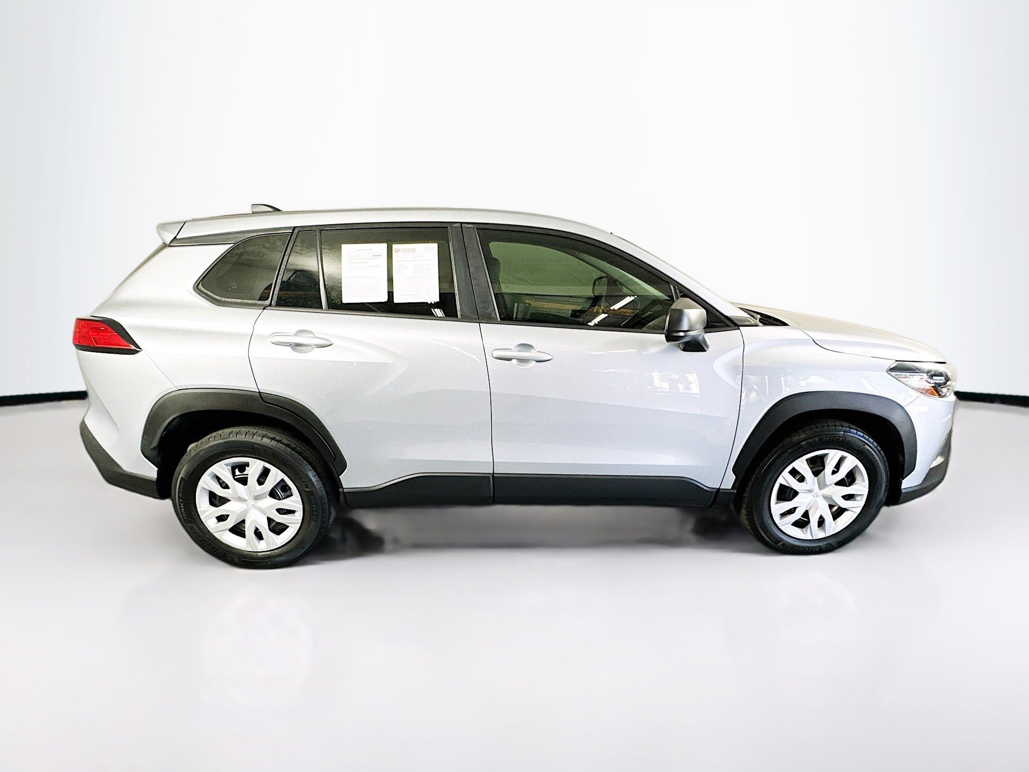 Used 2022 Toyota Corolla Cross L FWD image 2