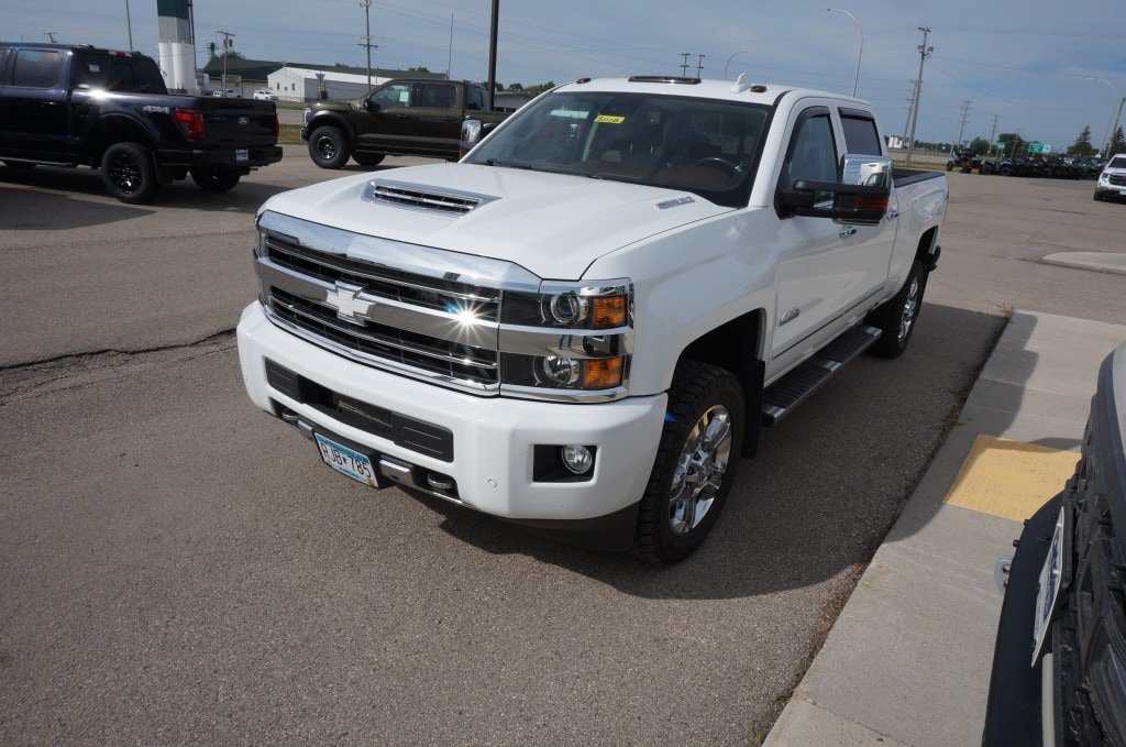 Used 2018 Chevrolet Silverado 2500 High Country w/ Duramax Plus Package AWD/4WD image 4