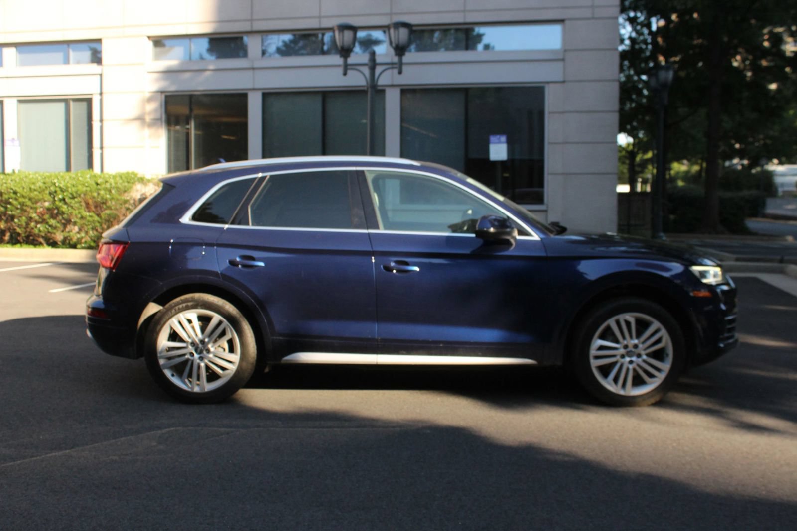 Used 2019 Audi Q5 2.0T Premium Plus w/ Premium Plus Package AWD/4WD image 6