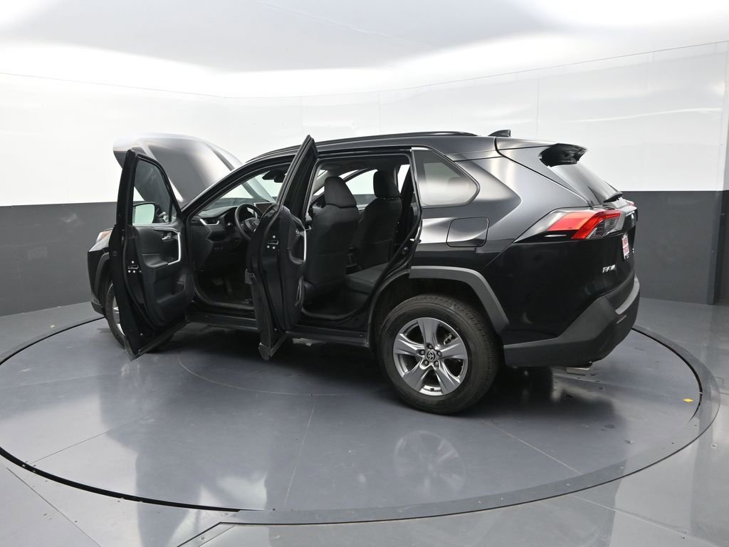 Used 2025 Toyota RAV4 XLE image 33