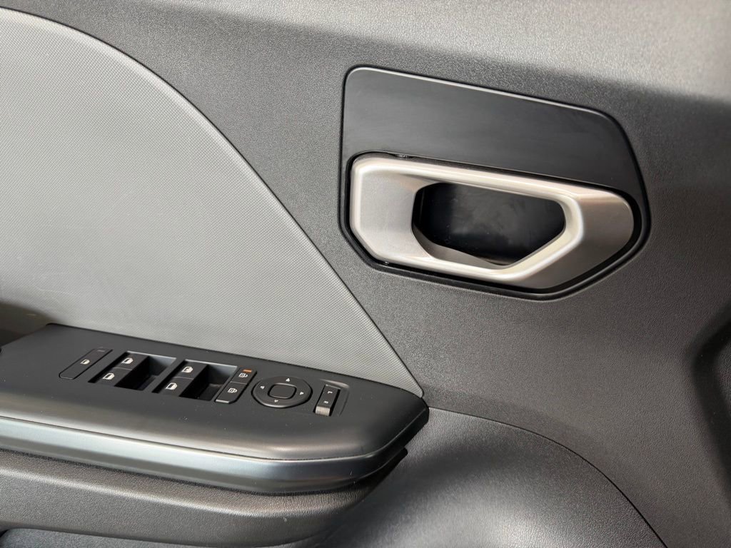 Used 2025 Kia K4 FWD image 14