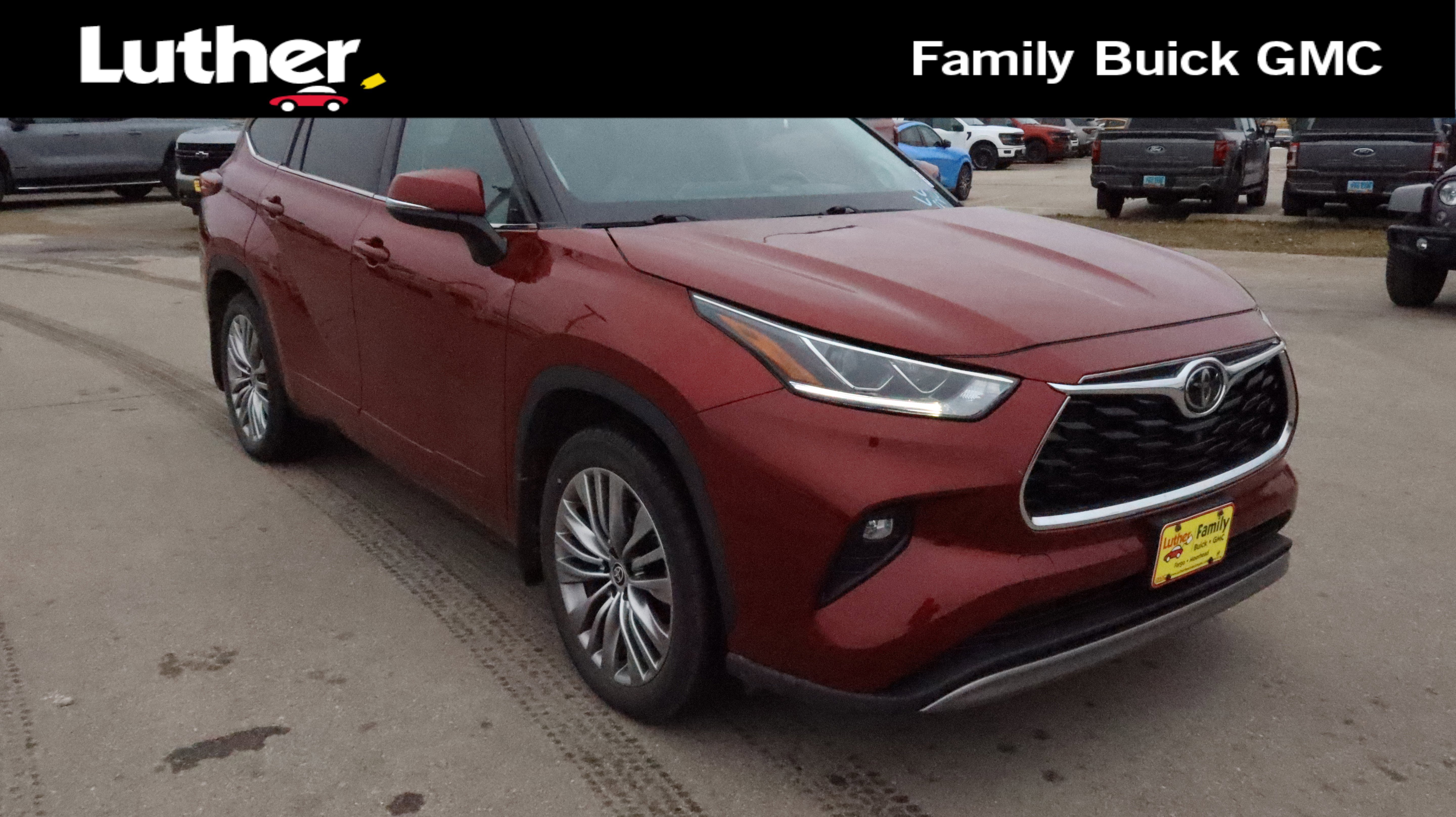 Used 2022 Toyota Highlander Platinum AWD/4WD image 1