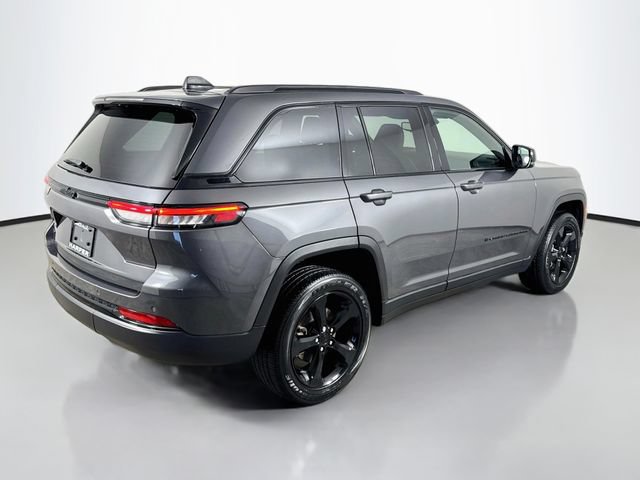 Used 2024 Jeep Grand Cherokee Altitude AWD/4WD image 7