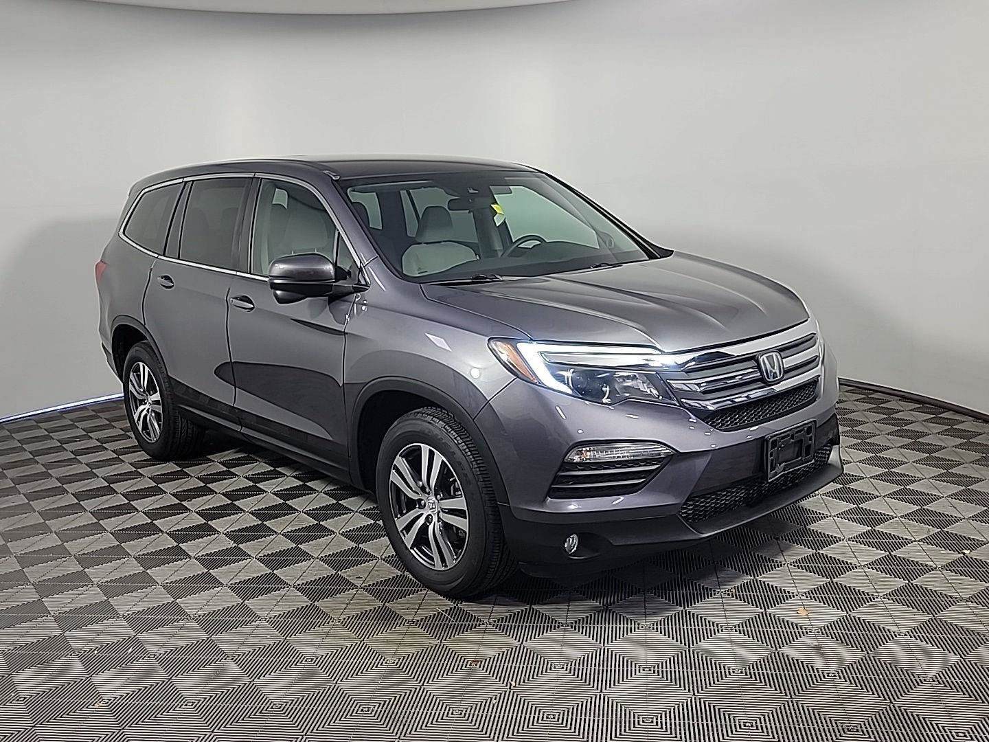 Used 2016 Honda Pilot EX image 1