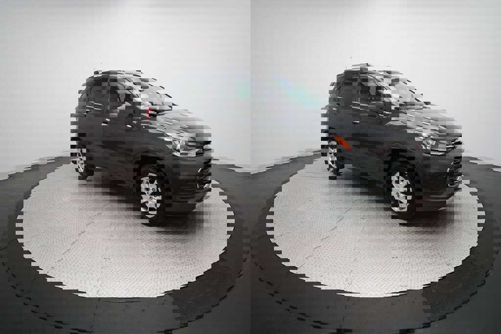 Used 2017 Chevrolet Trax LT w/ Driver Confidence Package image 13