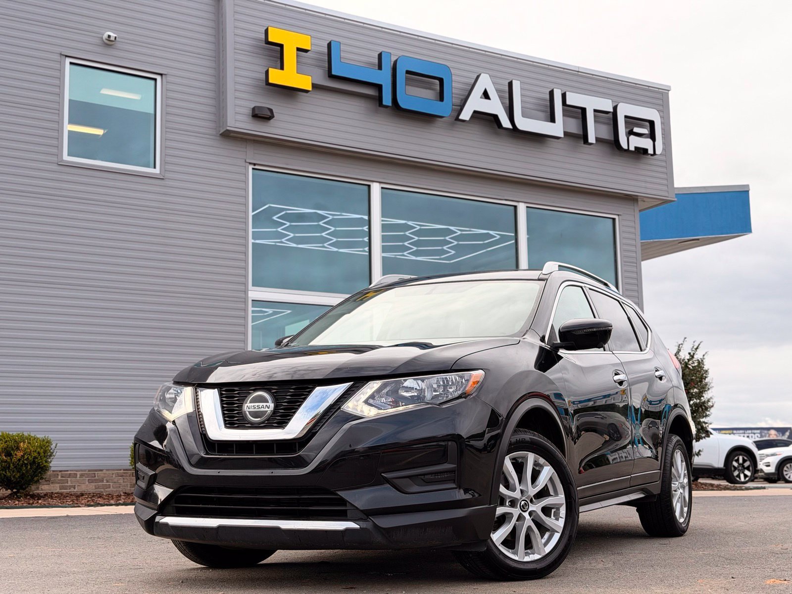 Used 2018 Nissan Rogue SV w/ Premium Package AWD/4WD image 1