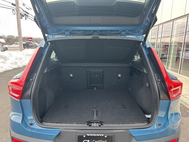 Certified 2025 Volvo XC40 B5 Plus AWD/4WD image 11
