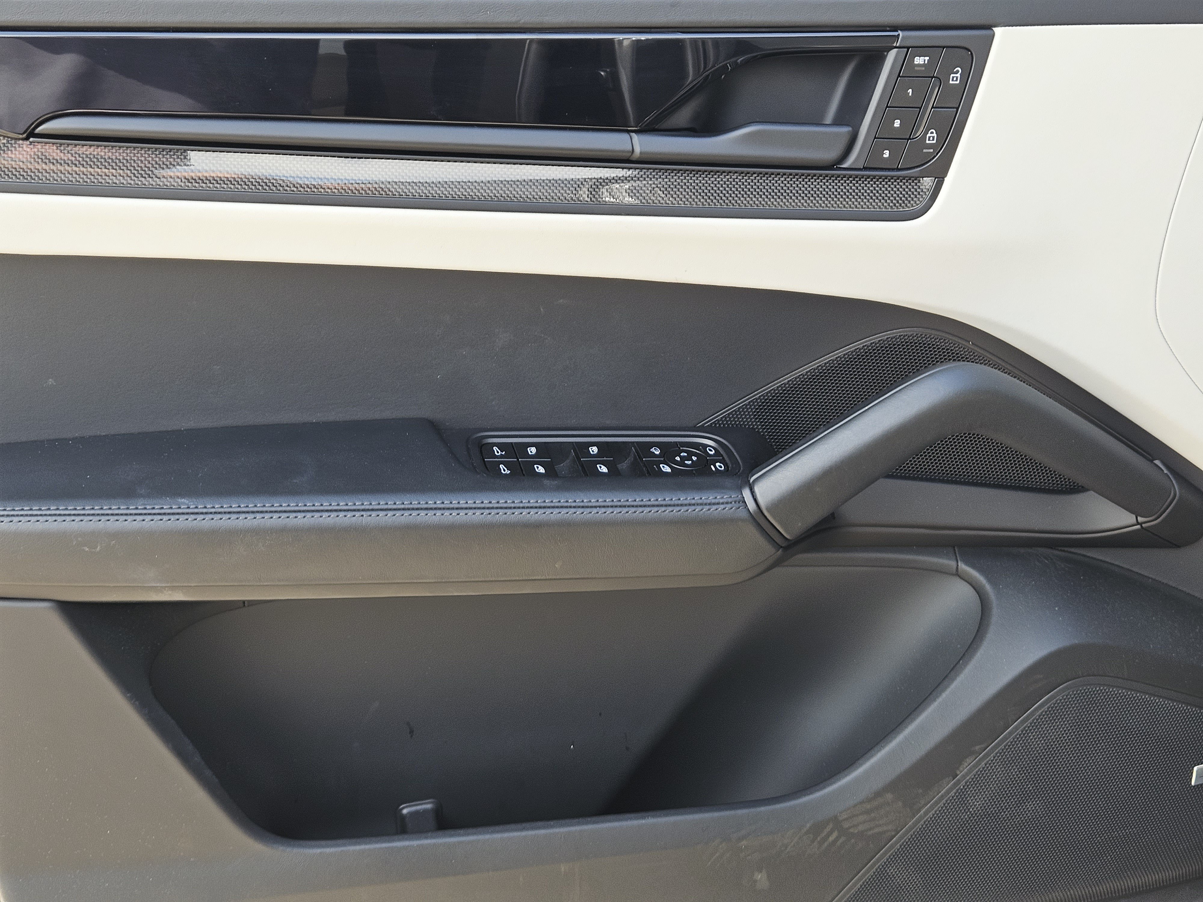 Certified 2025 Porsche Cayenne GTS AWD/4WD image 22