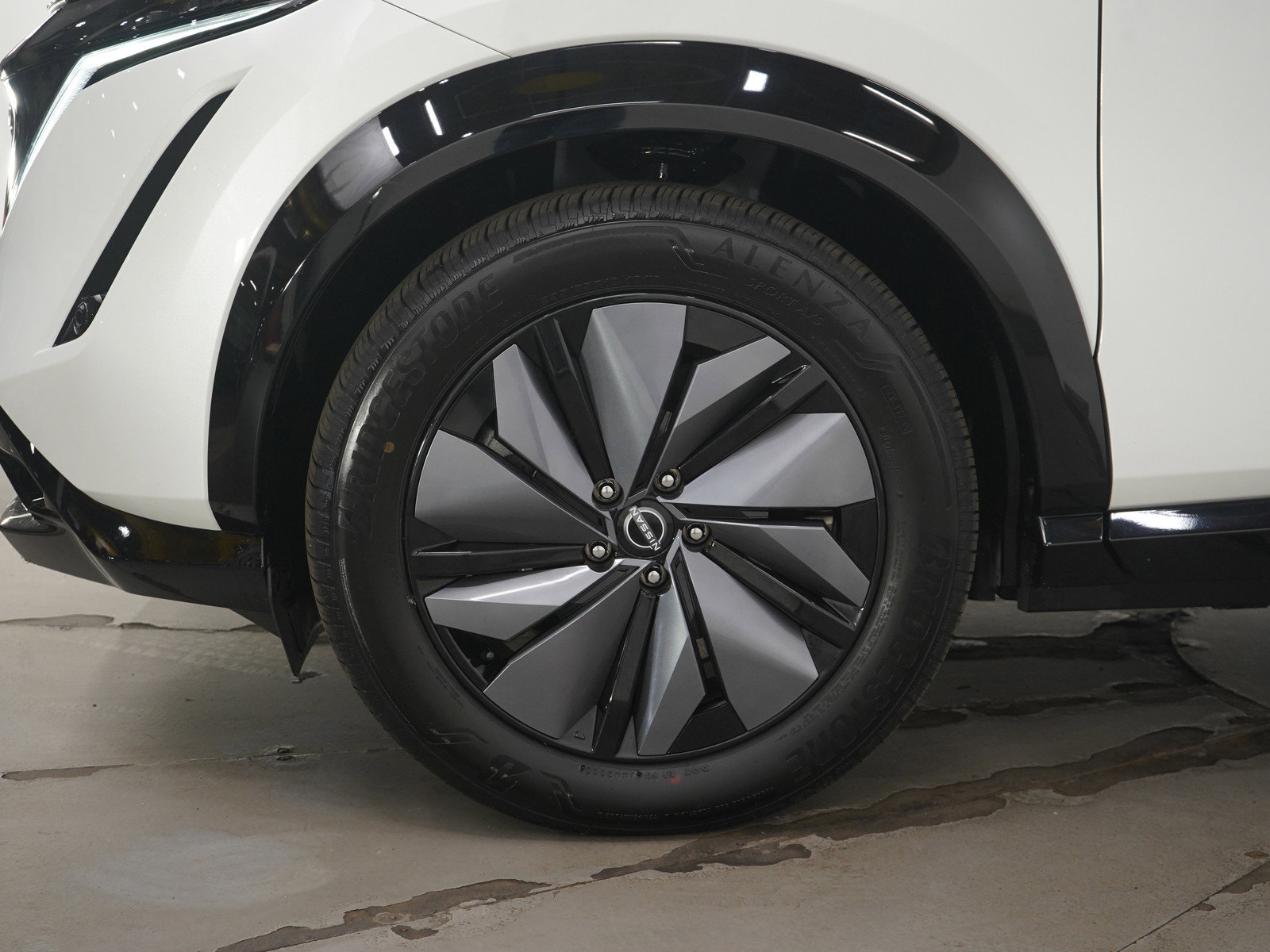 Used 2023 Nissan Ariya AWD image 34