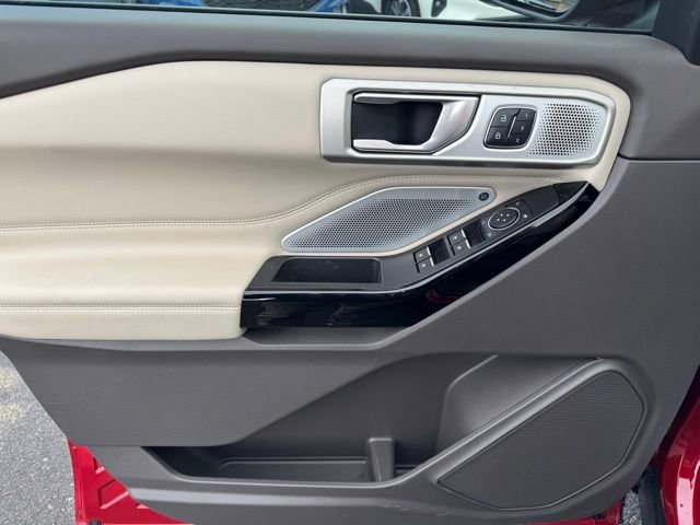 Used 2023 Ford Explorer Platinum w/ Technology Package image 15