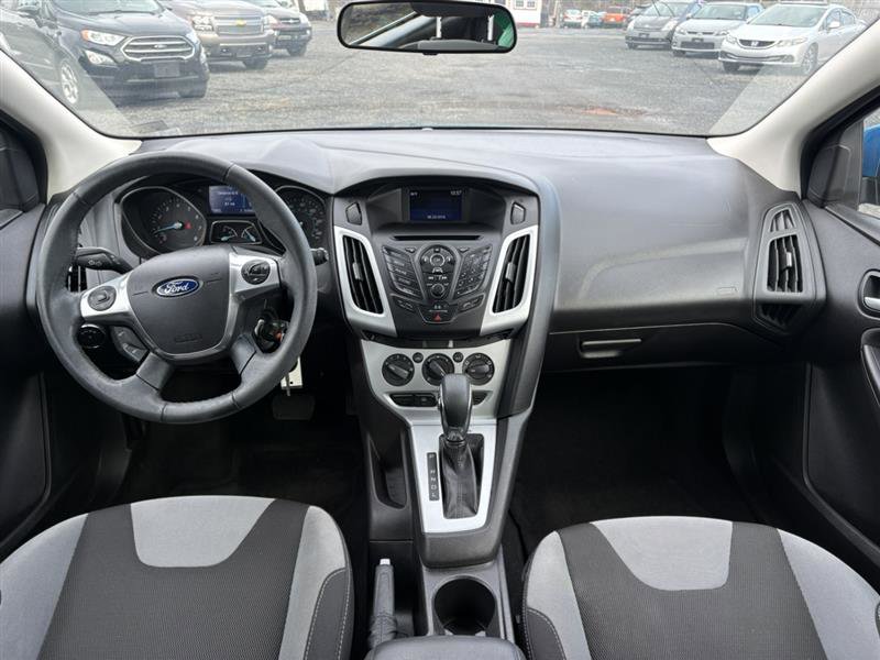 Used 2014 Ford Focus SE w/ SE Sport Package image 24