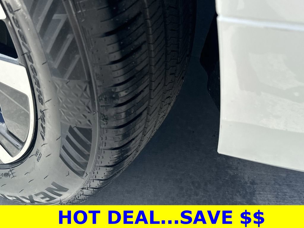 Used 2024 Volvo XC60 B5 Core AWD/4WD image 12