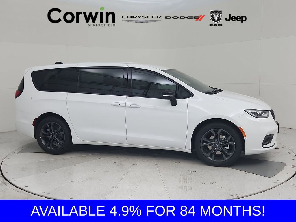 New 2026 Chrysler Pacifica Select image 1