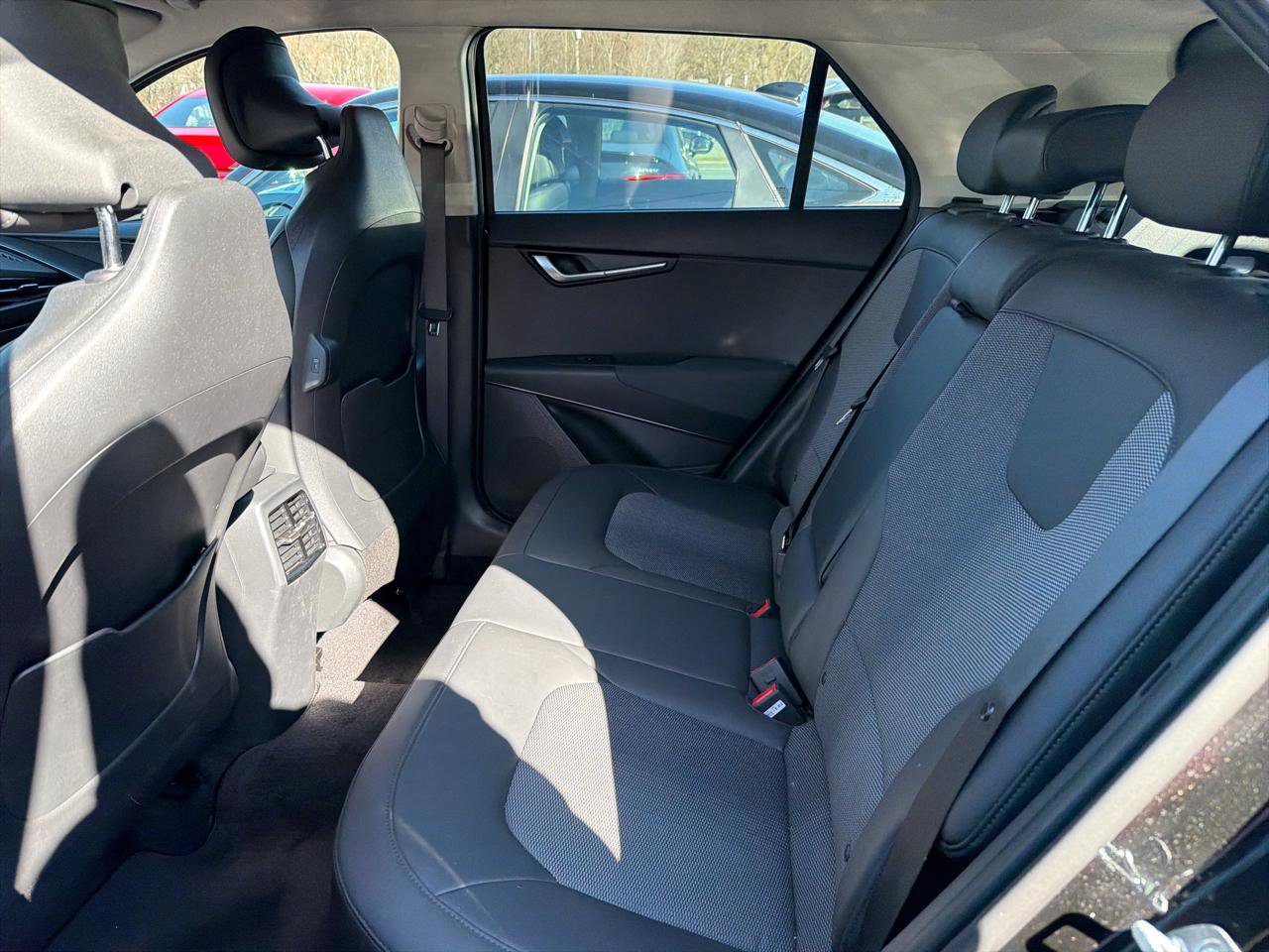 Used 2023 Kia Niro EX FWD image 19