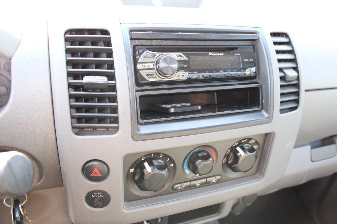 Used 2005 Nissan Frontier SE w/ (P01) Power Pkg AWD/4WD image 15