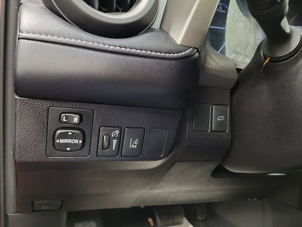 Used 2018 Toyota RAV4 XLE image 21
