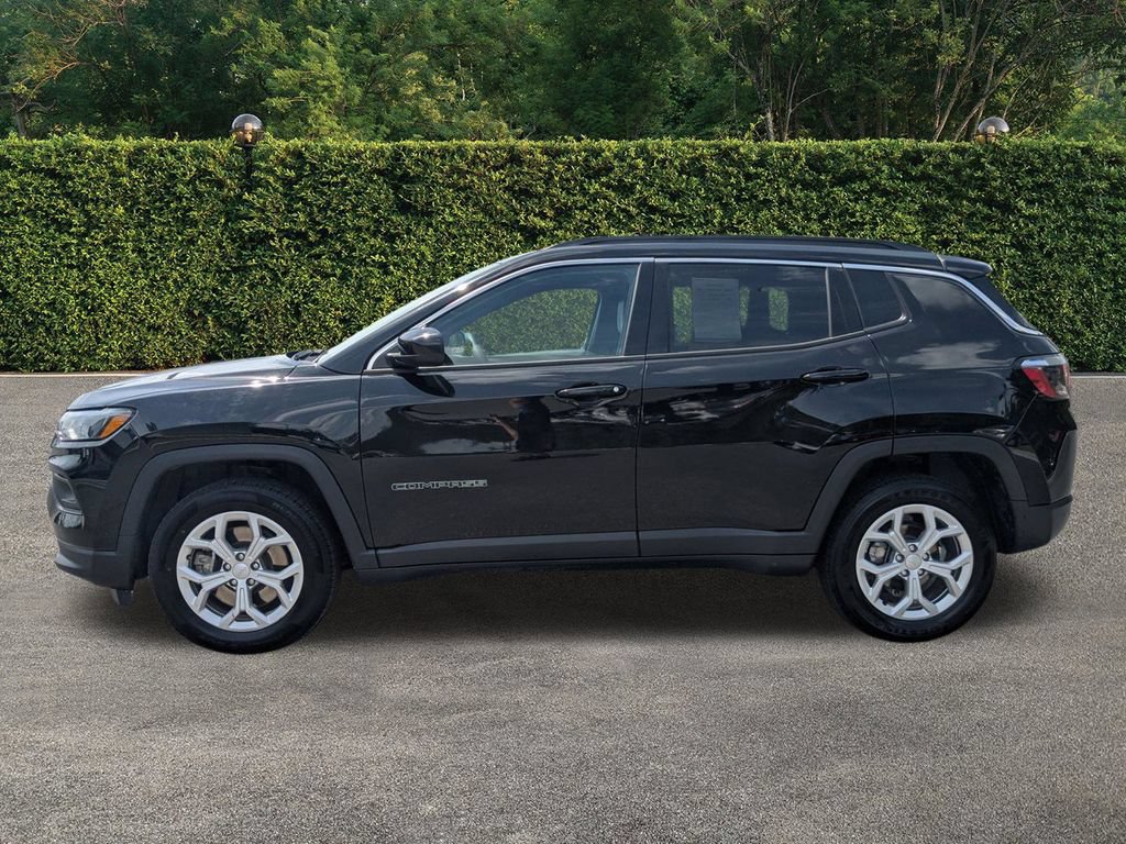 Used 2024 Jeep Compass Latitude AWD/4WD image 8