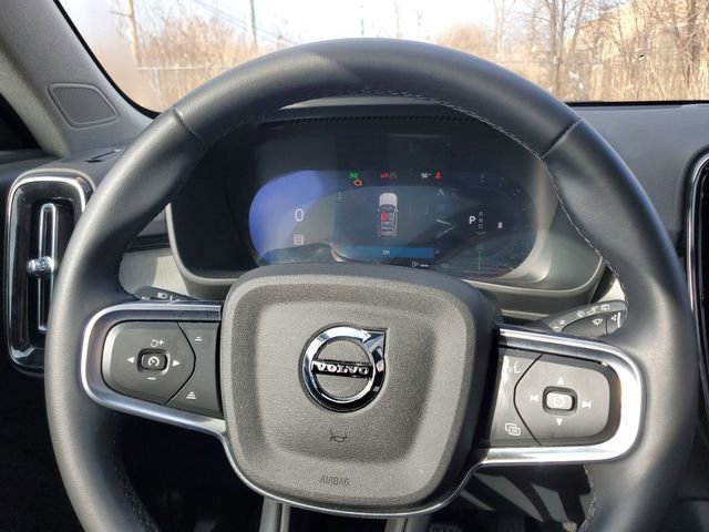 Used 2025 Volvo XC40 B5 Core image 11